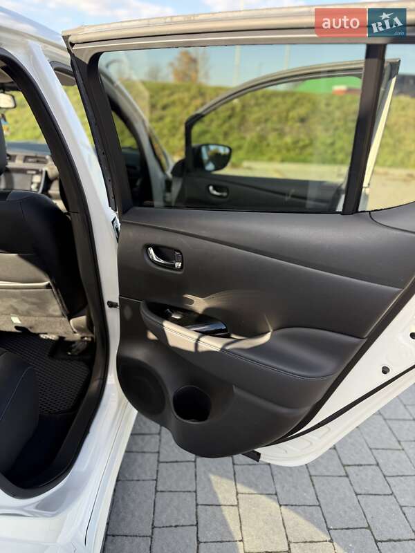 Хэтчбек Nissan Leaf 2019 в Львове