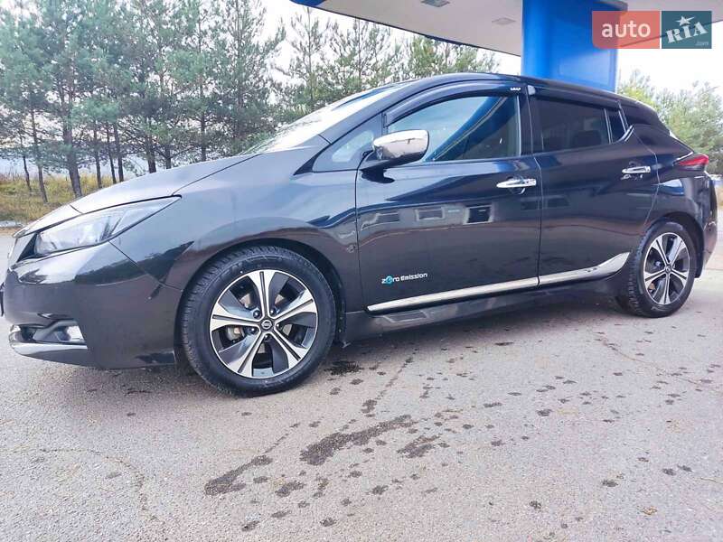 Хэтчбек Nissan Leaf 2018 в Золочеве