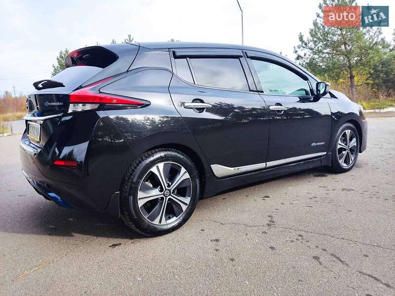 Хэтчбек Nissan Leaf 2018 в Золочеве
