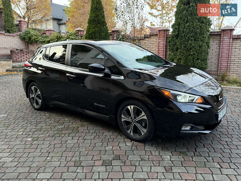 Хэтчбек Nissan Leaf 2018 в Черновцах