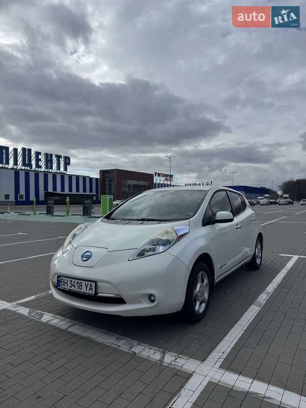 Хэтчбек Nissan Leaf 2012 в Одессе
