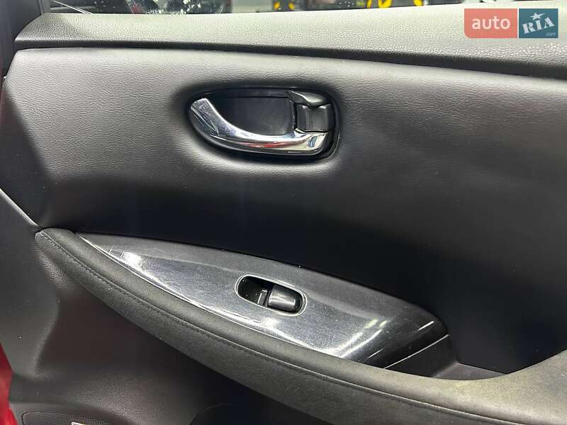 Хэтчбек Nissan Leaf 2014 в Черновцах