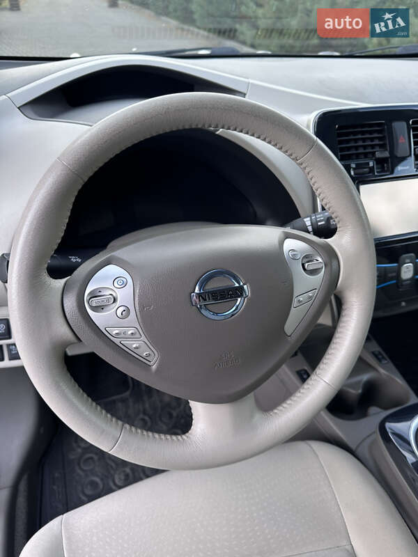 Хэтчбек Nissan Leaf 2012 в Золочеве фото 8 Хэтчбек Nissan Leaf 2012 в Золочеве