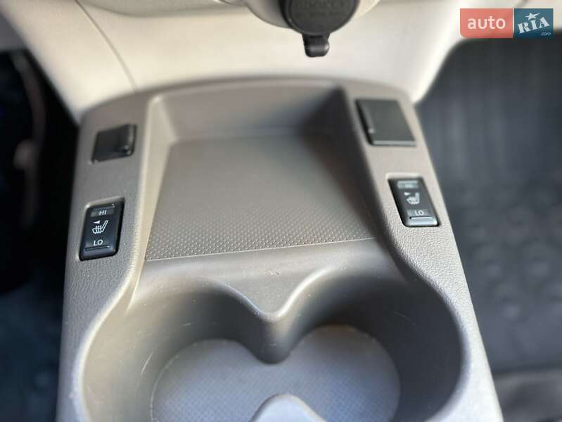 Хэтчбек Nissan Leaf 2012 в Золочеве фото 13 Хэтчбек Nissan Leaf 2012 в Золочеве