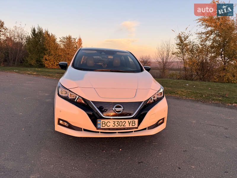 Хэтчбек Nissan Leaf 2018 в Черновцах