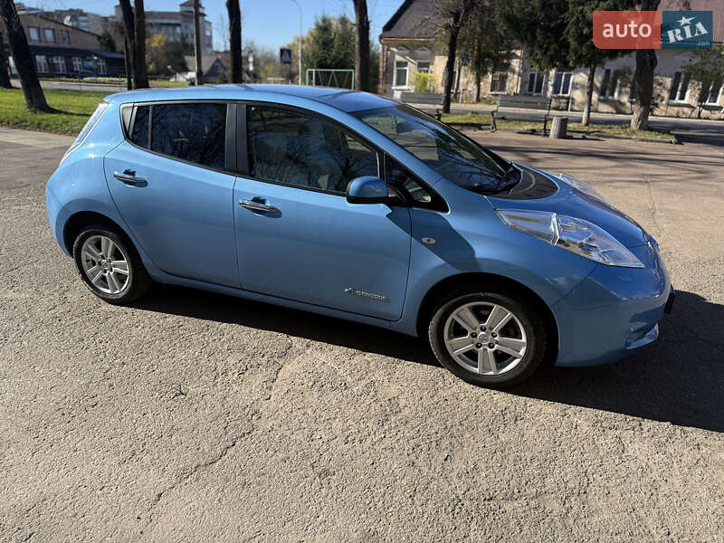 Хэтчбек Nissan Leaf 2012 в Калуше