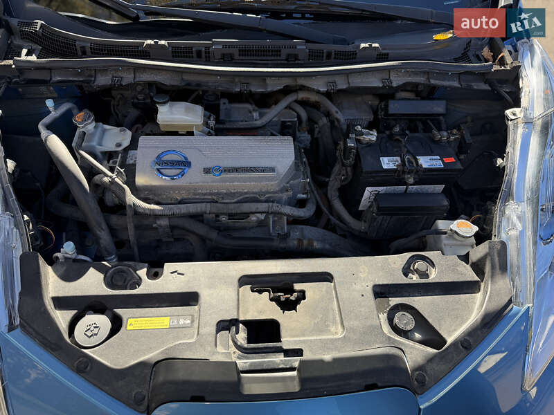 Хэтчбек Nissan Leaf 2012 в Калуше