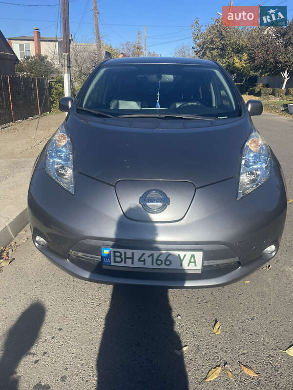 Хэтчбек Nissan Leaf 2014 в Измаиле