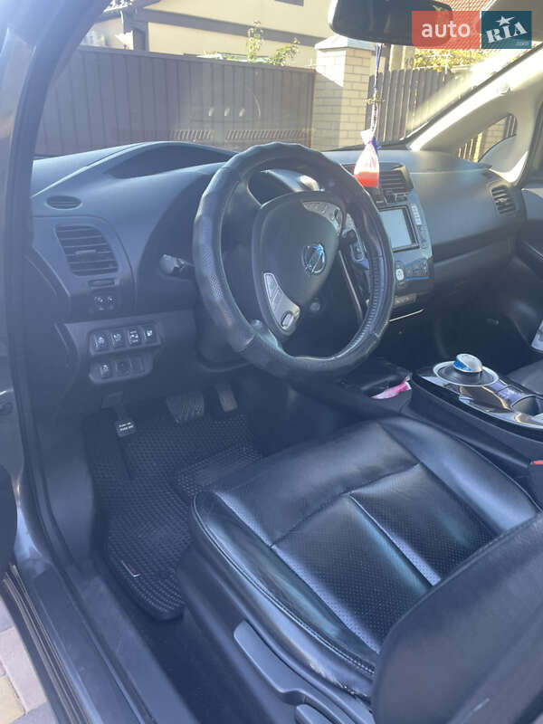 Хэтчбек Nissan Leaf 2014 в Измаиле