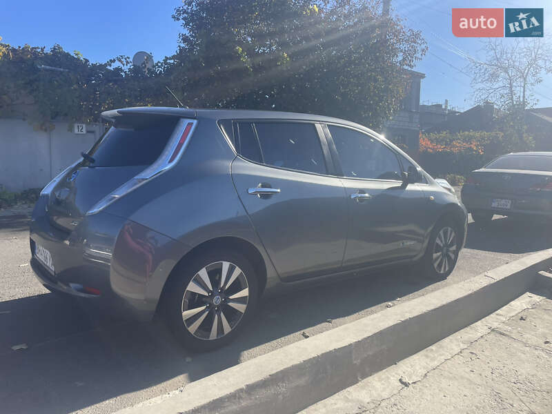 Хэтчбек Nissan Leaf 2014 в Измаиле