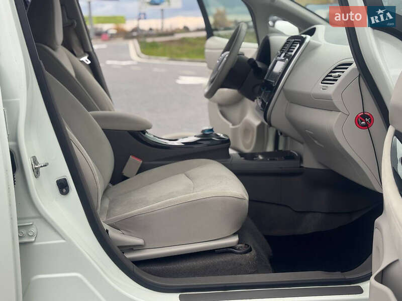 Хэтчбек Nissan Leaf 2013 в Львове