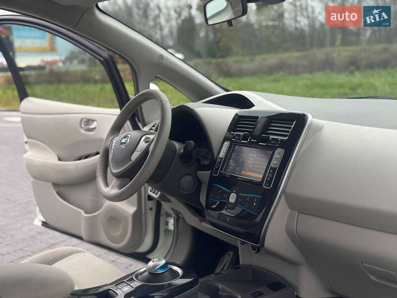 Хэтчбек Nissan Leaf 2013 в Львове