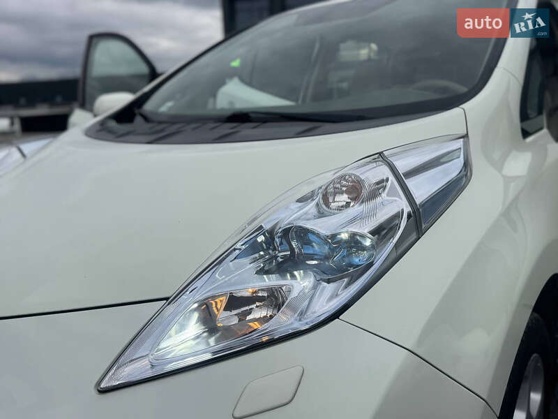 Хэтчбек Nissan Leaf 2013 в Львове