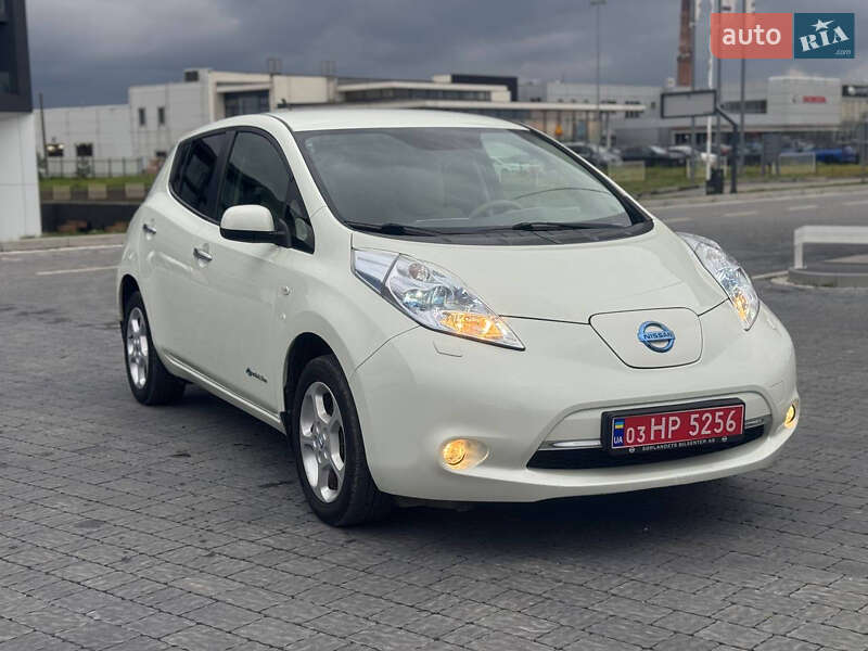 Хэтчбек Nissan Leaf 2013 в Львове