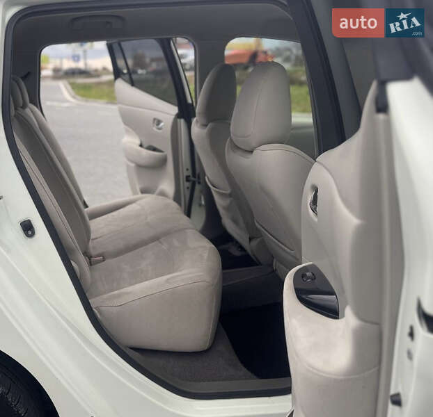 Хэтчбек Nissan Leaf 2013 в Львове