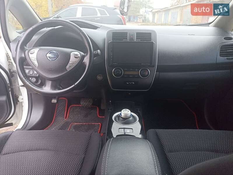 Хэтчбек Nissan Leaf 2017 в Кропивницком