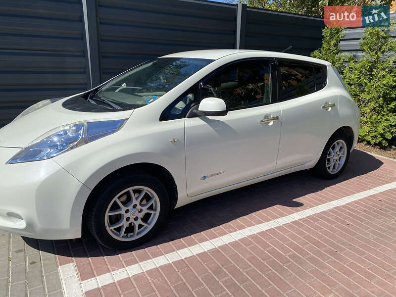 Хетчбек Nissan Leaf 2011 в Черкасах