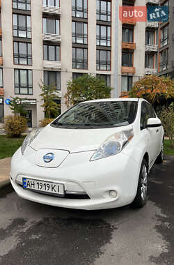 Хэтчбек Nissan Leaf 2015 в Киеве
