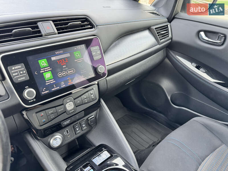 Хэтчбек Nissan Leaf 2021 в Новоселице