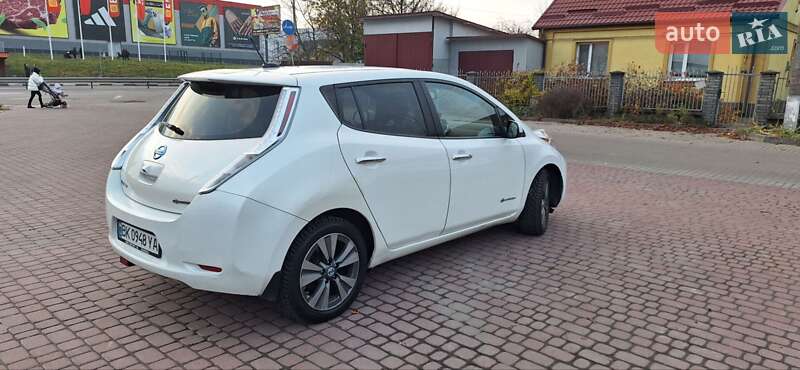 Хэтчбек Nissan Leaf 2013 в Ровно