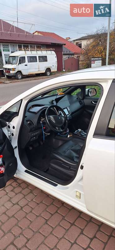 Хэтчбек Nissan Leaf 2013 в Ровно