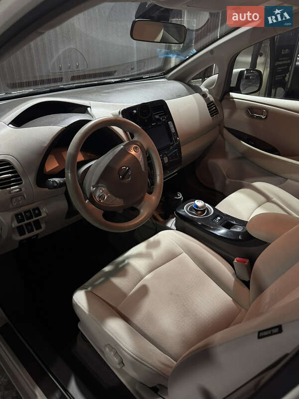 Хэтчбек Nissan Leaf 2011 в Львове