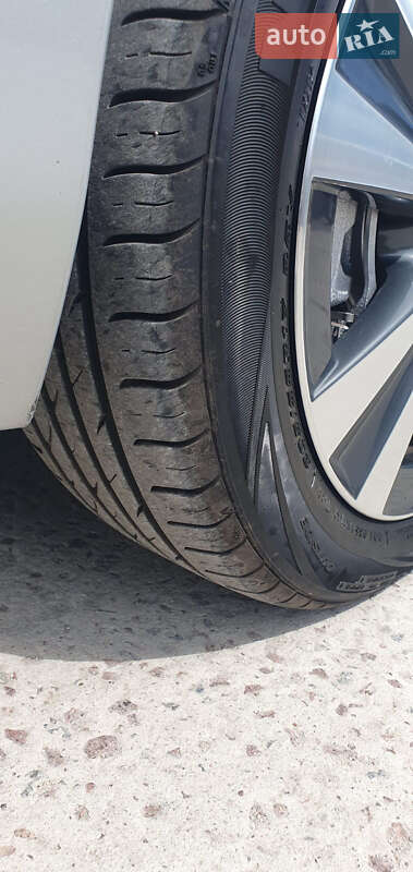 Хетчбек Nissan Leaf 2012 в Житомирі