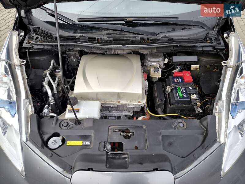 Хэтчбек Nissan Leaf 2016 в Львове