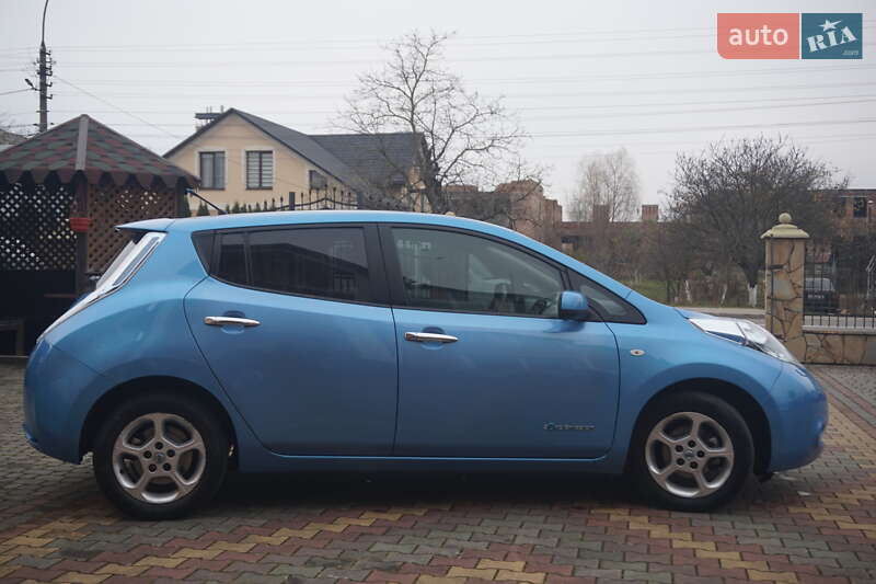 Хэтчбек Nissan Leaf 2011 в Самборе