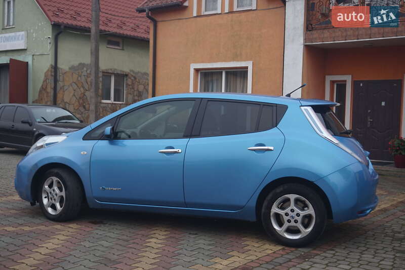 Хэтчбек Nissan Leaf 2011 в Самборе