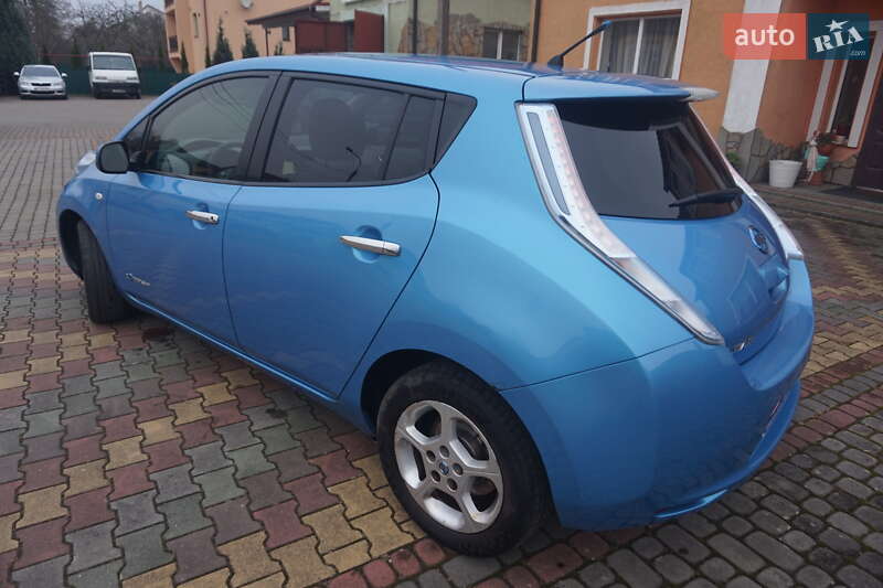 Хэтчбек Nissan Leaf 2011 в Самборе