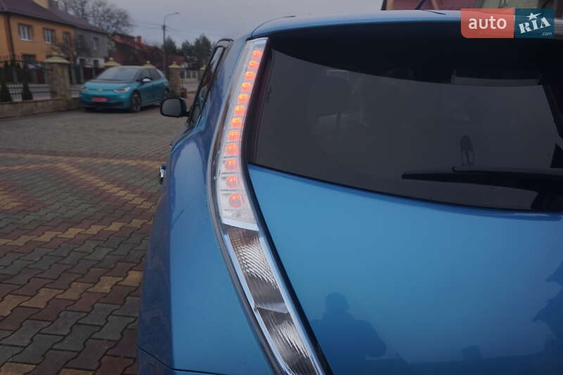 Хэтчбек Nissan Leaf 2011 в Самборе