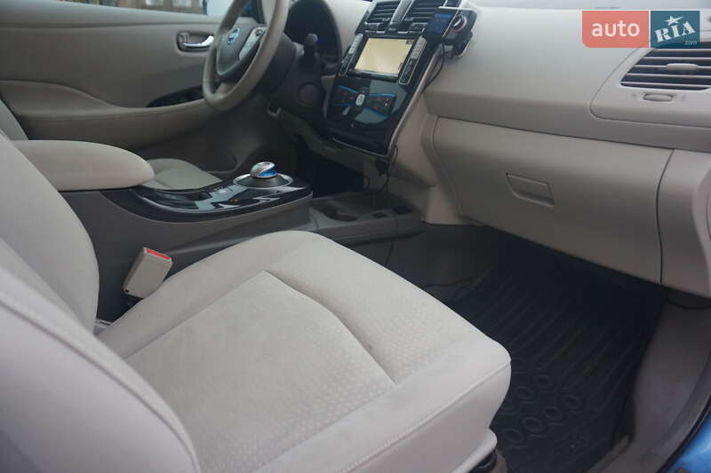 Хэтчбек Nissan Leaf 2011 в Самборе