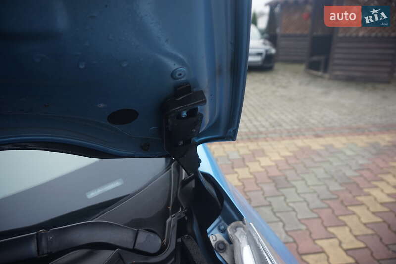 Хэтчбек Nissan Leaf 2011 в Самборе