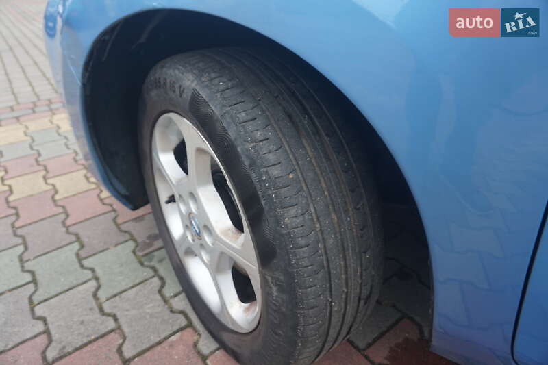 Хэтчбек Nissan Leaf 2011 в Самборе