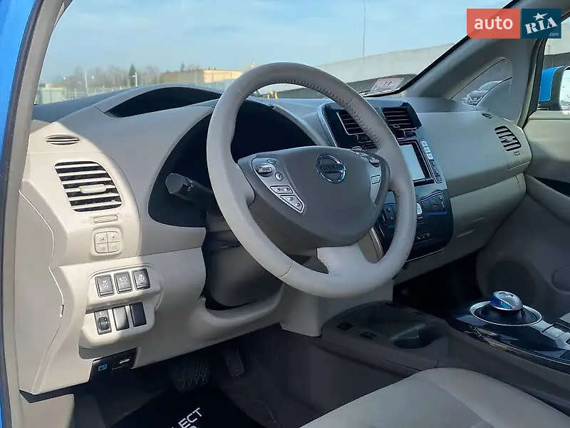 Хэтчбек Nissan Leaf 2012 в Кривом Роге
