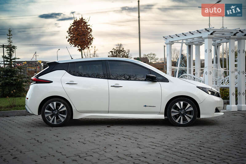 Хэтчбек Nissan Leaf 2018 в Черновцах