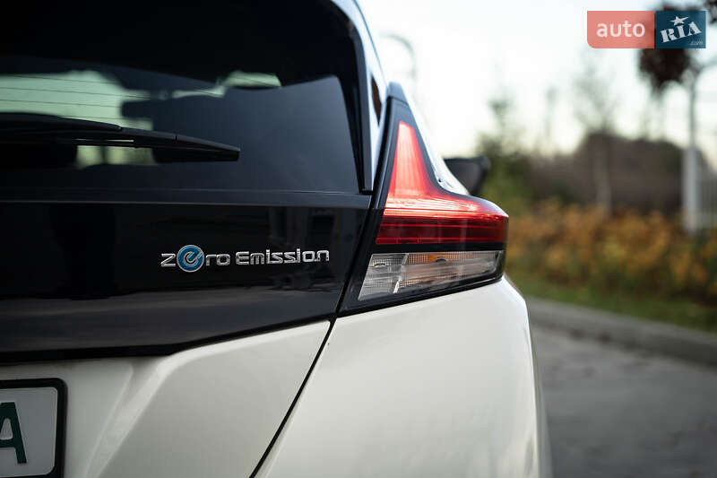 Хэтчбек Nissan Leaf 2018 в Черновцах