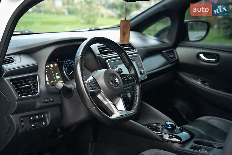 Хэтчбек Nissan Leaf 2018 в Черновцах