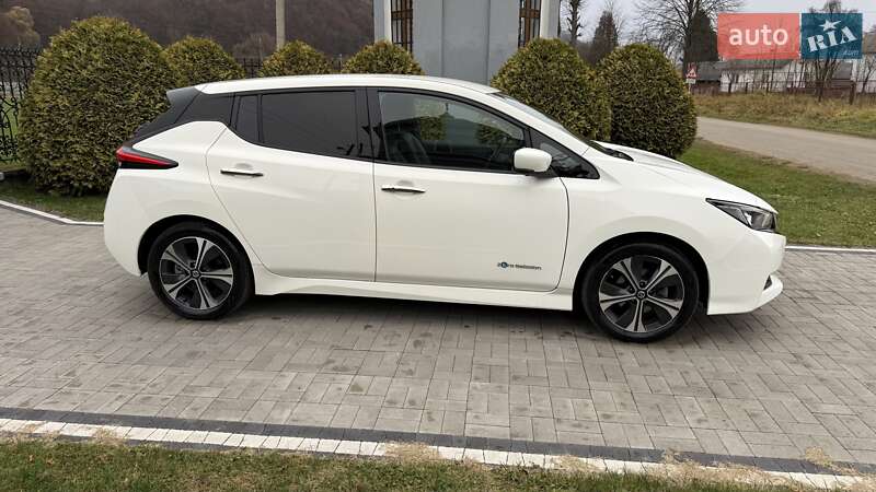 Хэтчбек Nissan Leaf 2020 в Долине