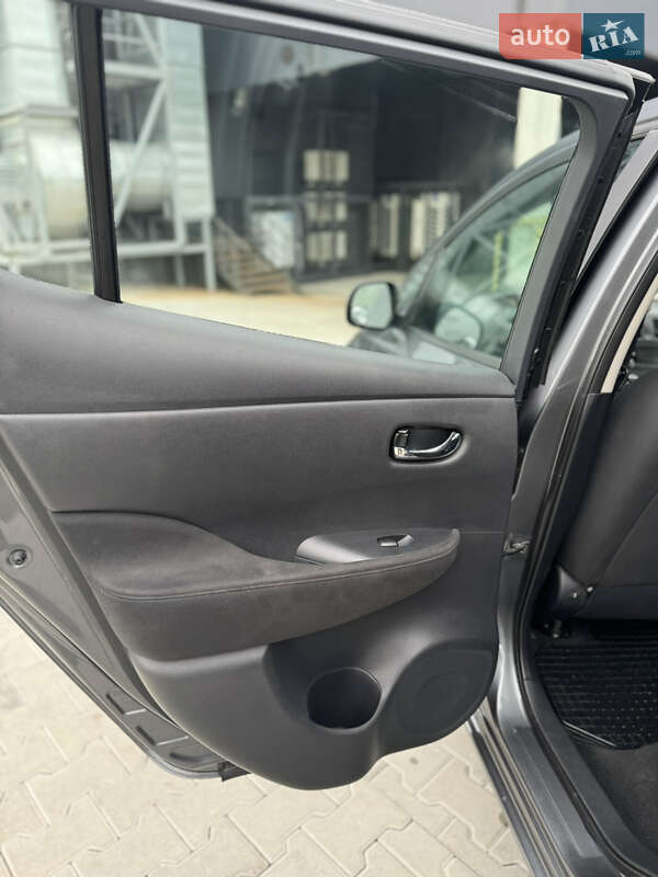 Хэтчбек Nissan Leaf 2015 в Калуше фото 34 Хэтчбек Nissan Leaf 2015 в Калуше