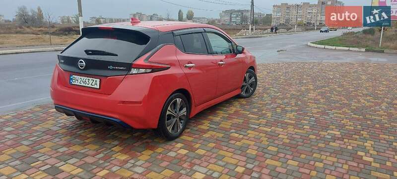Хэтчбек Nissan Leaf 2021 в Черноморске