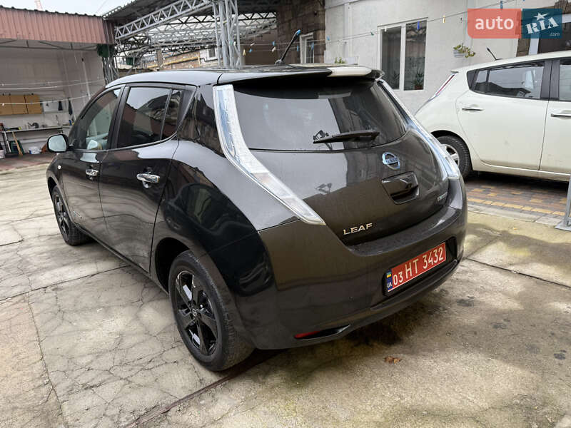 Хетчбек Nissan Leaf 2014 в Умані