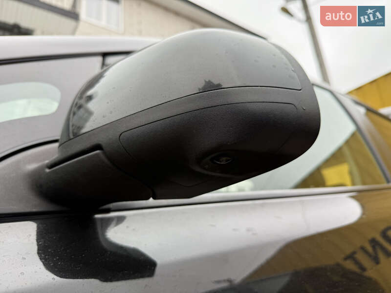 Хетчбек Nissan Leaf 2014 в Умані