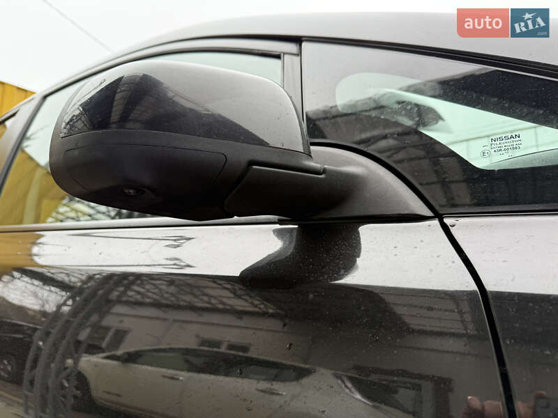 Хетчбек Nissan Leaf 2014 в Умані