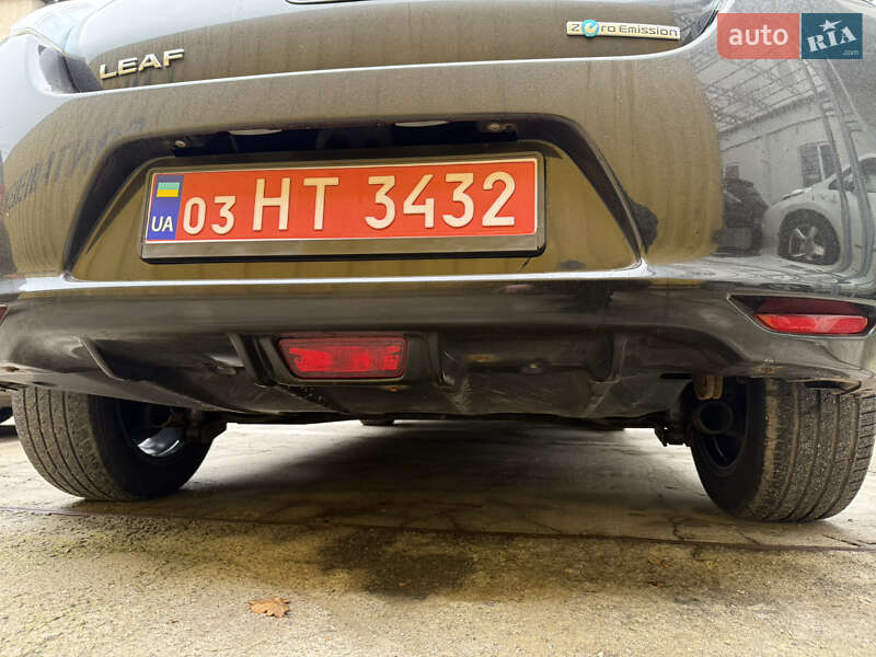 Хетчбек Nissan Leaf 2014 в Умані
