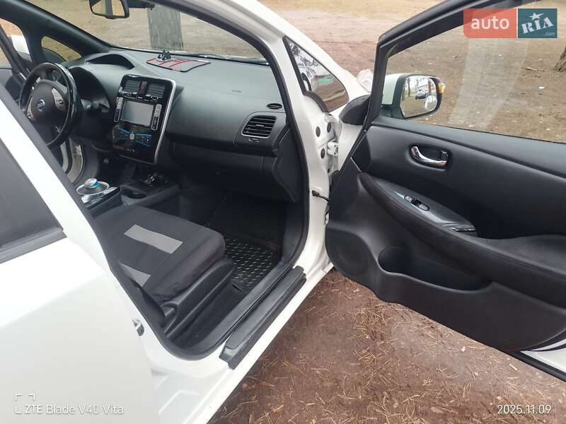 Хэтчбек Nissan Leaf 2013 в Сумах