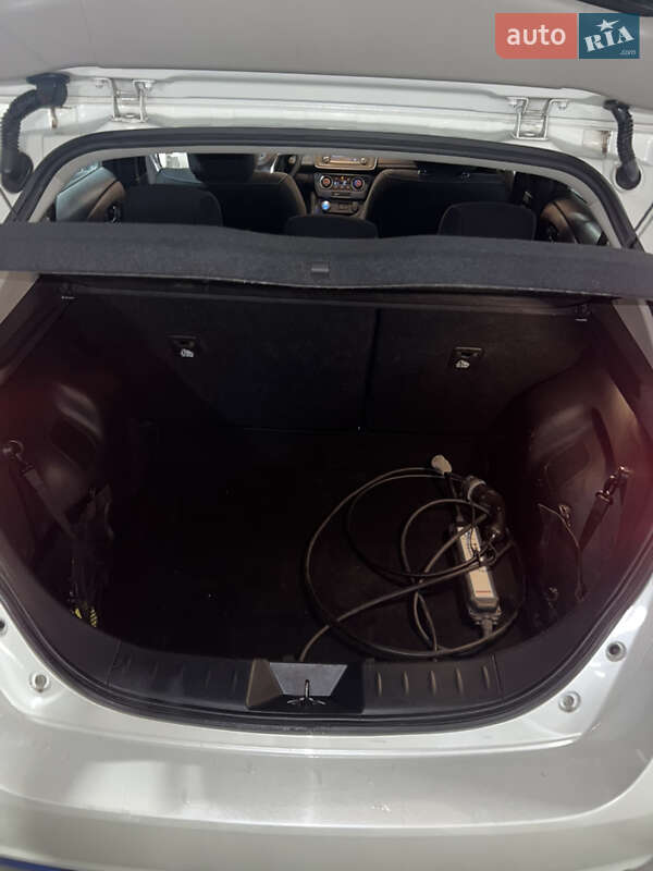 Хэтчбек Nissan Leaf 2018 в Киеве фото 17 Хэтчбек Nissan Leaf 2018 в Киеве