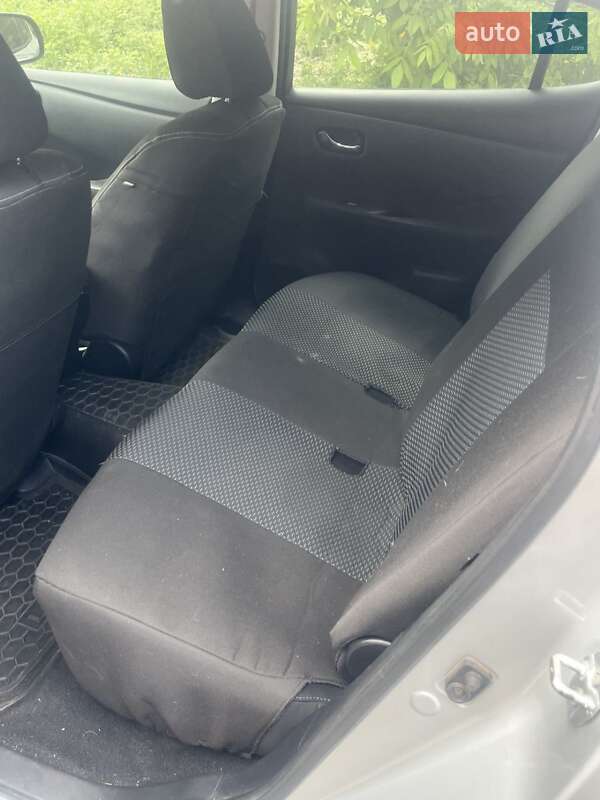 Хэтчбек Nissan Leaf 2014 в Чернигове