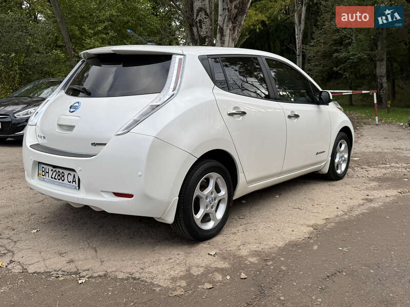 Хэтчбек Nissan Leaf 2013 в Одессе